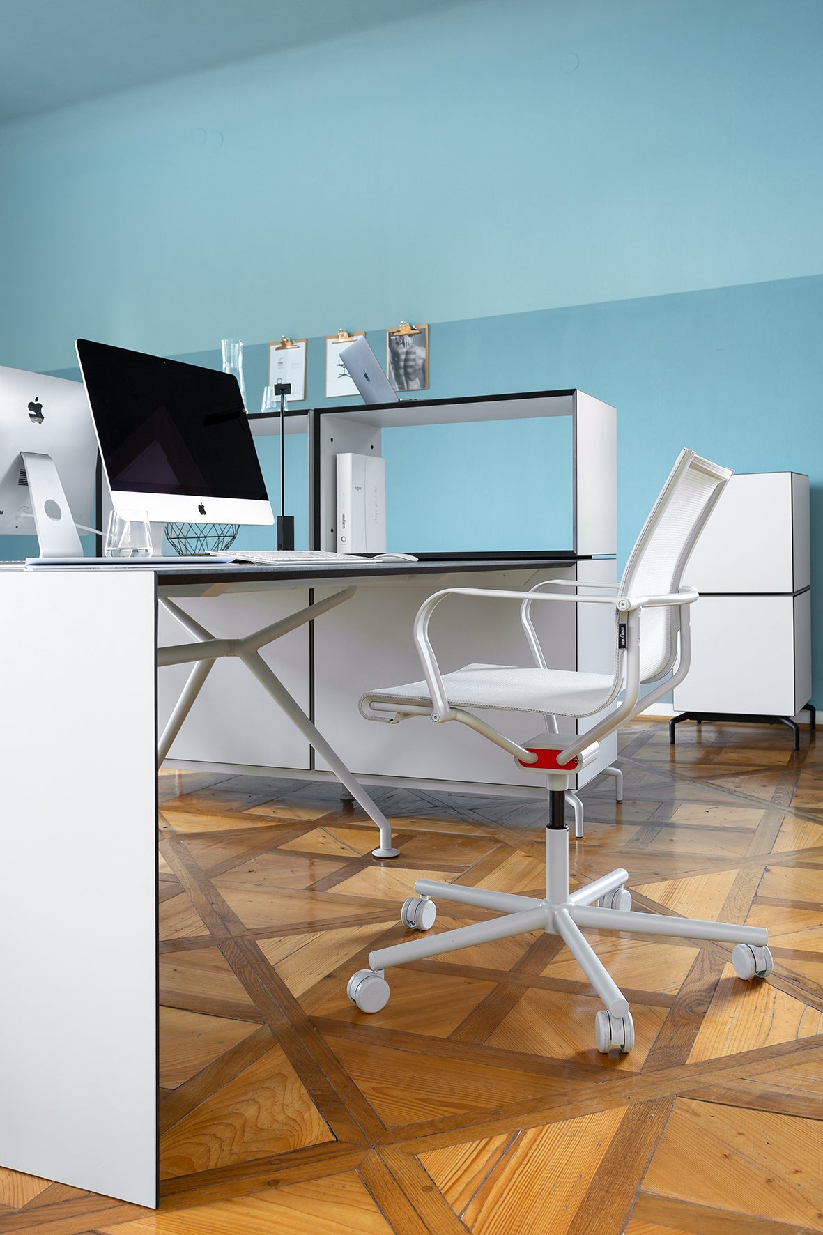 Wagner - D1 Office Arbeitsstuhl Weiss m. Rollen - OFFICE CHAIRS - Mit Armlehne - 123HomeOffice